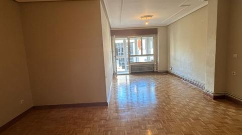 Foto 2 de Piso de alquiler en Gijón - C/ Uria, Barrio del Centro, Gijón