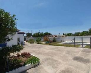 Vista exterior de Casa o xalet en venda en Chiclana de la Frontera amb Calefacció, Jardí privat i Terrassa