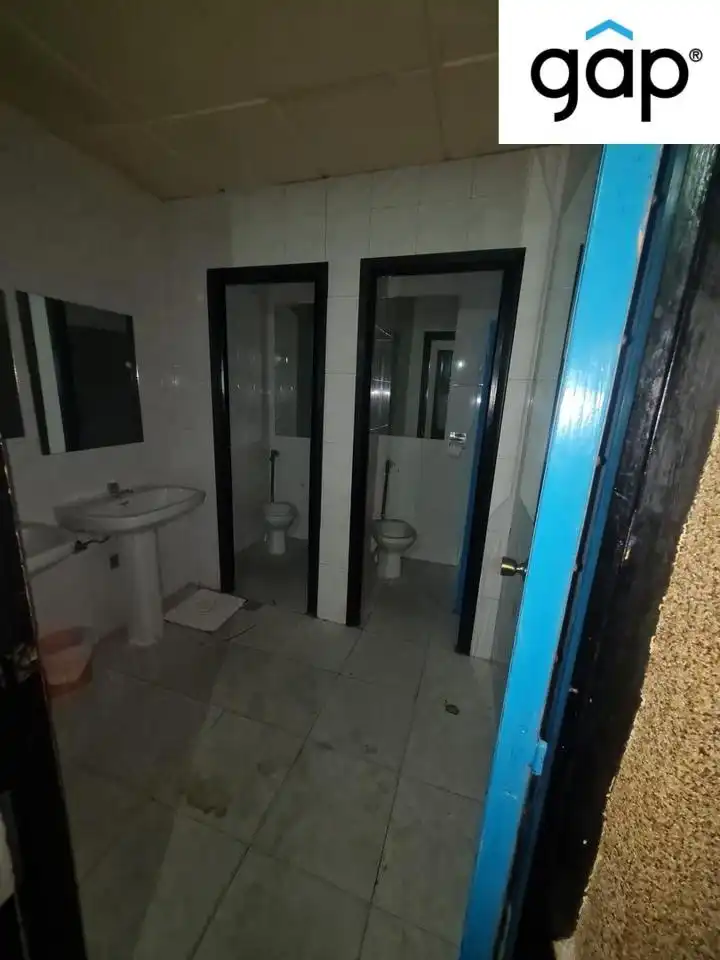 Baño de Local en venta en San Lorenzo de la Parrilla con Aire acondicionado y Amueblado