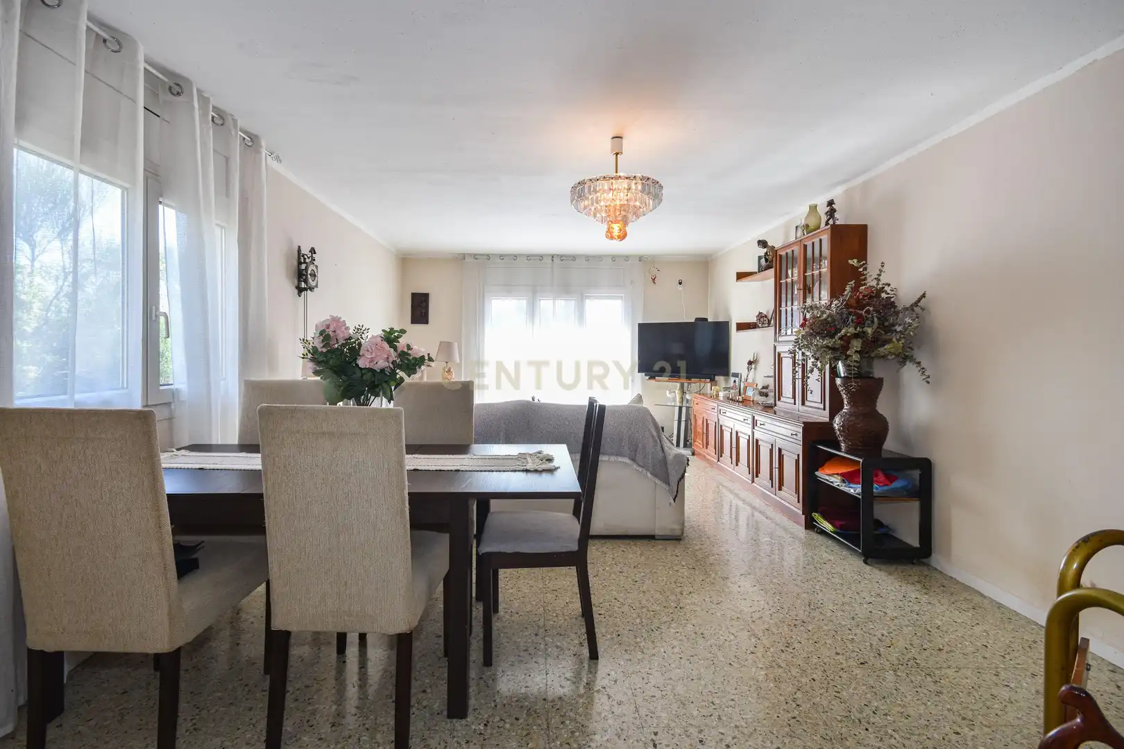 Sala d'estar de Casa o xalet en venda en Esplugues de Llobregat amb Jardí privat, Traster i Piscina