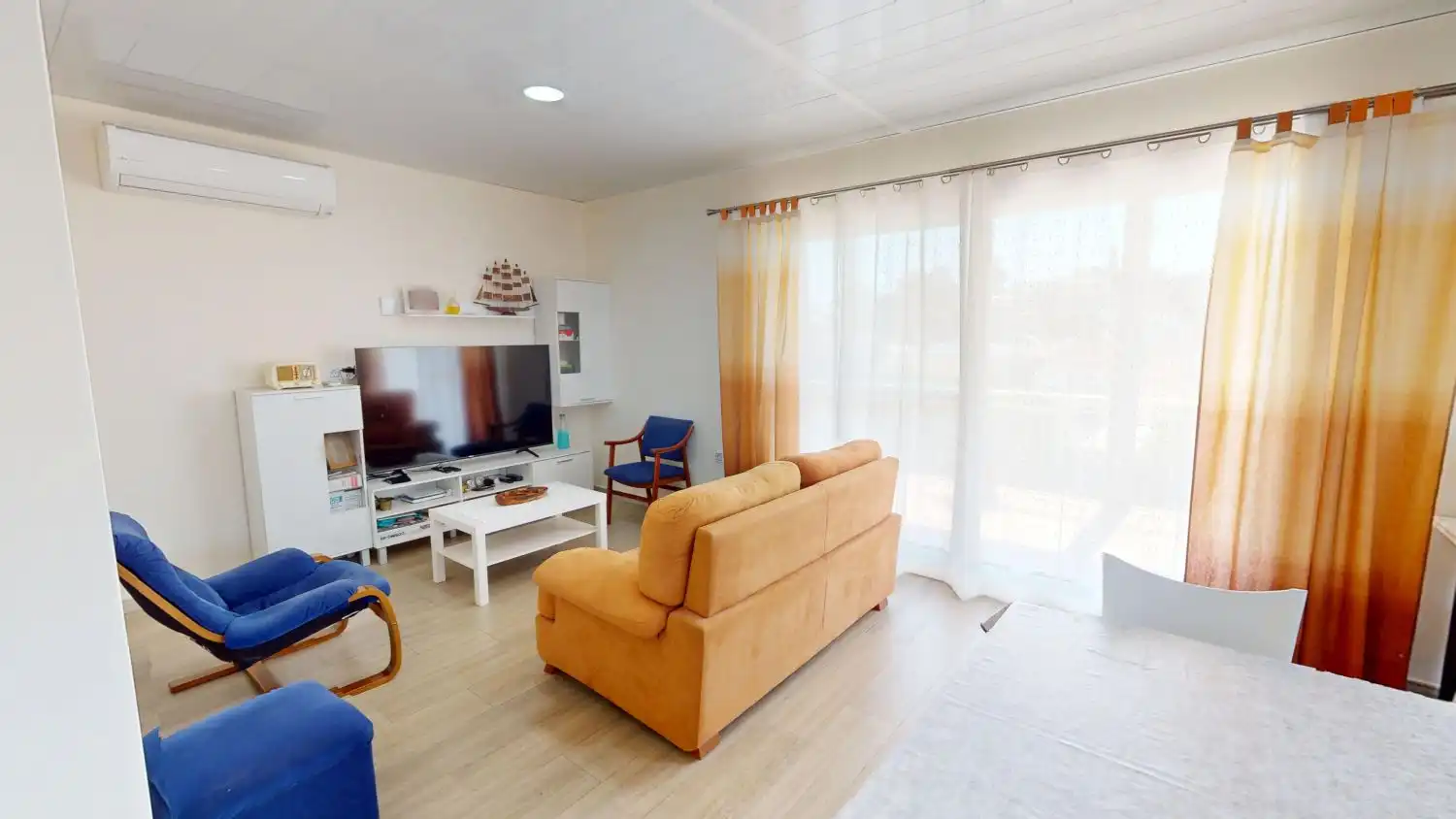 Sala d'estar de Casa o xalet en venda en Alcalá de Guadaira