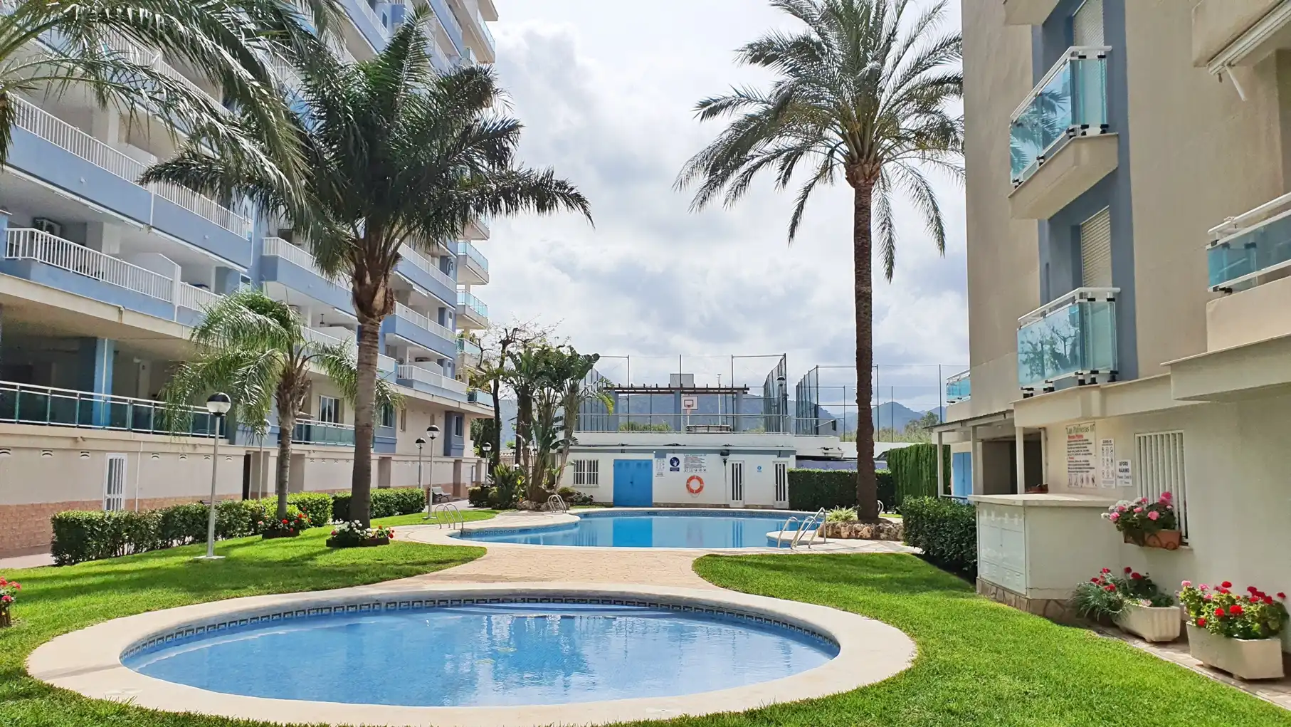 Piscina de Apartament de lloguer en Gandia amb Aire condicionat, Calefacció i Terrassa