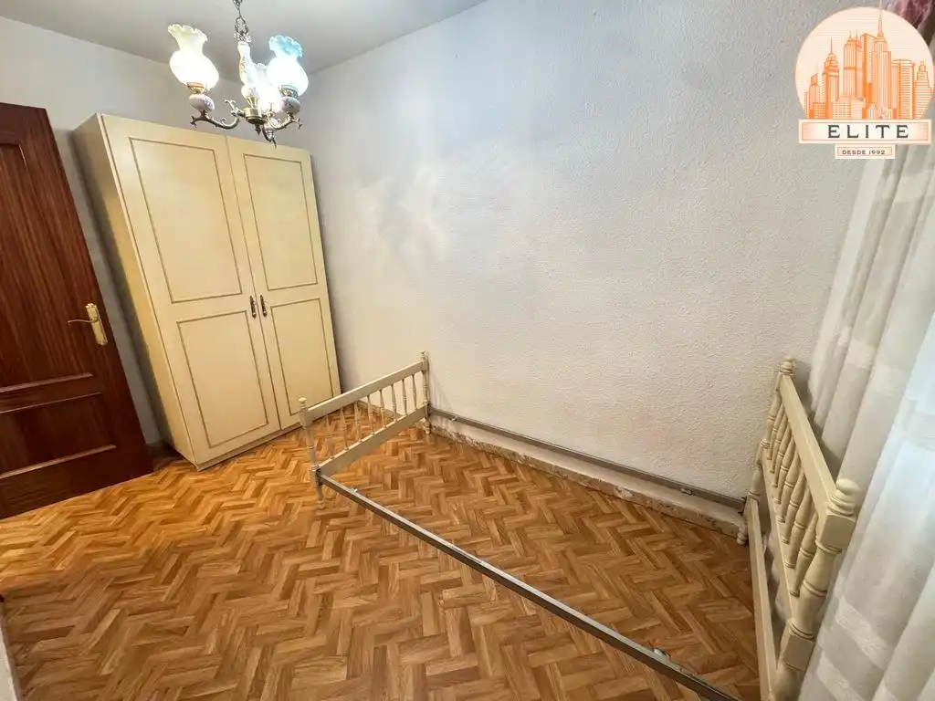 Habitación de Planta baja en venta en Getafe