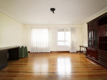 Flat with balcony for sale in Maria Juncal Labandibar