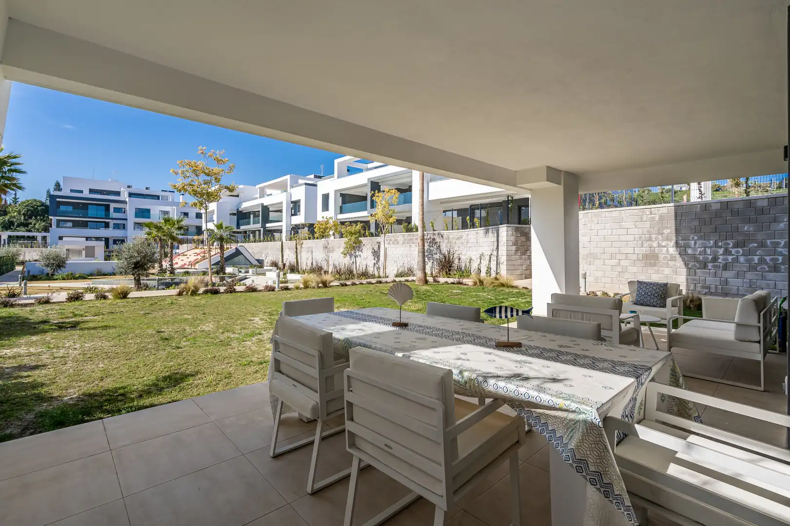 Terrasse von Erdgeschoss zum Verkauf in Estepona mit Klimaanlage, Terrasse und Schwimmbad