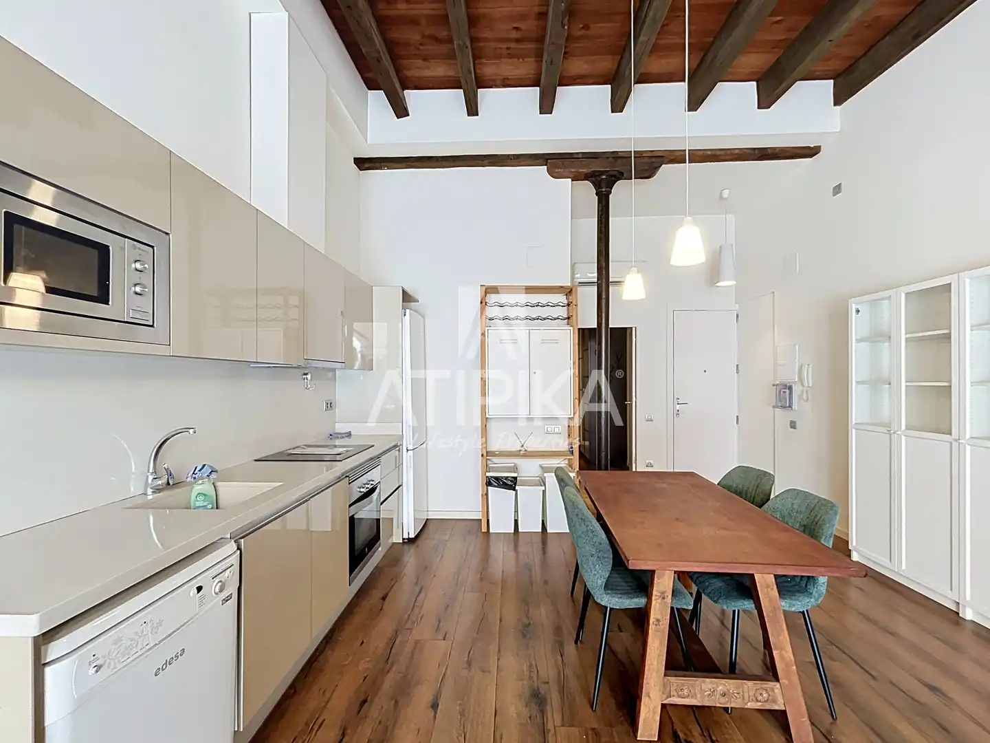 Kitchen of Attic for rent in Barcelona  with Air Conditioner, Parquet flooring and Terrace
