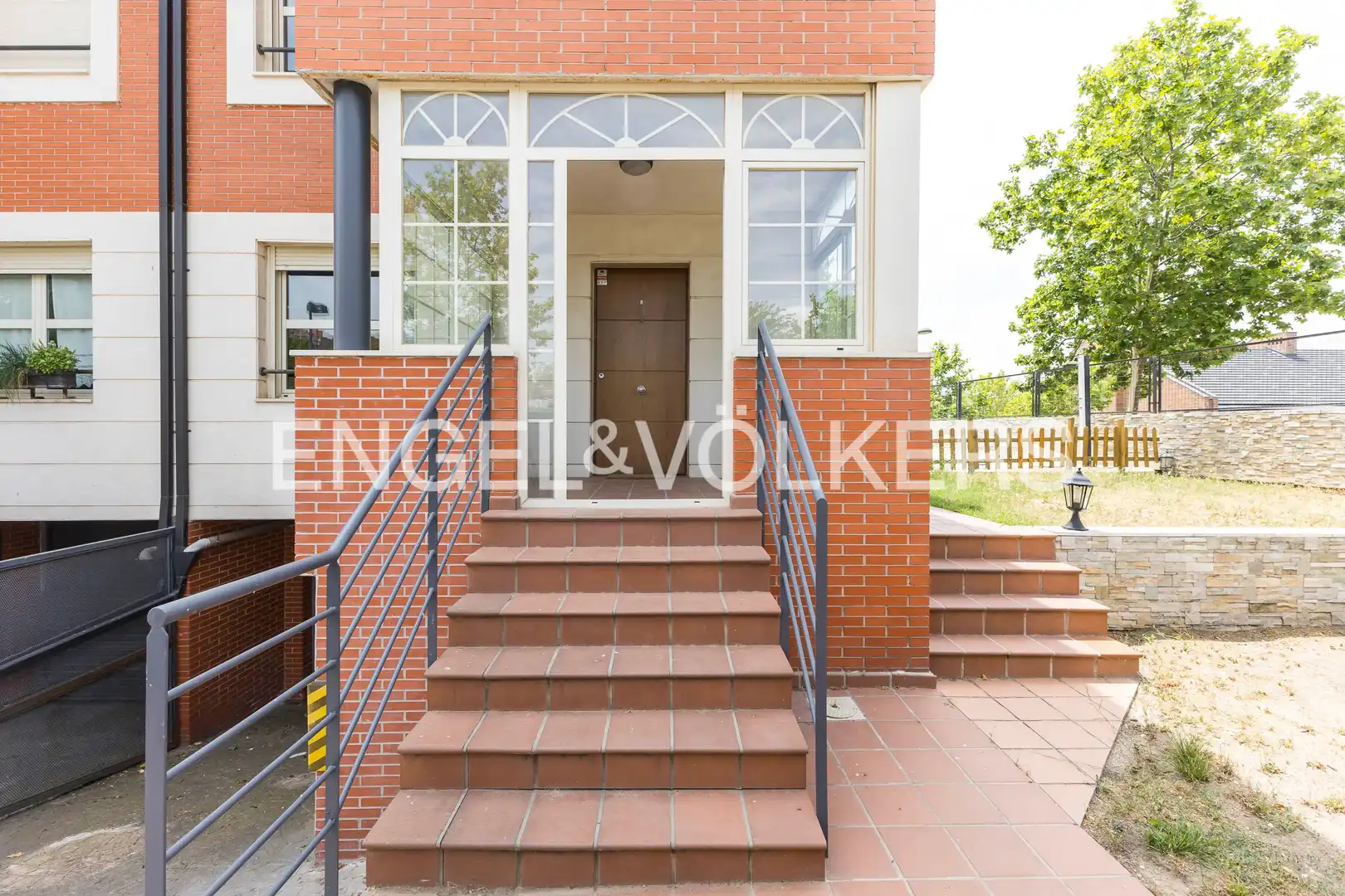 Exterior view of Detached homes for sale in Paracuellos de Jarama  with Air Conditioner, Heating and Private garden