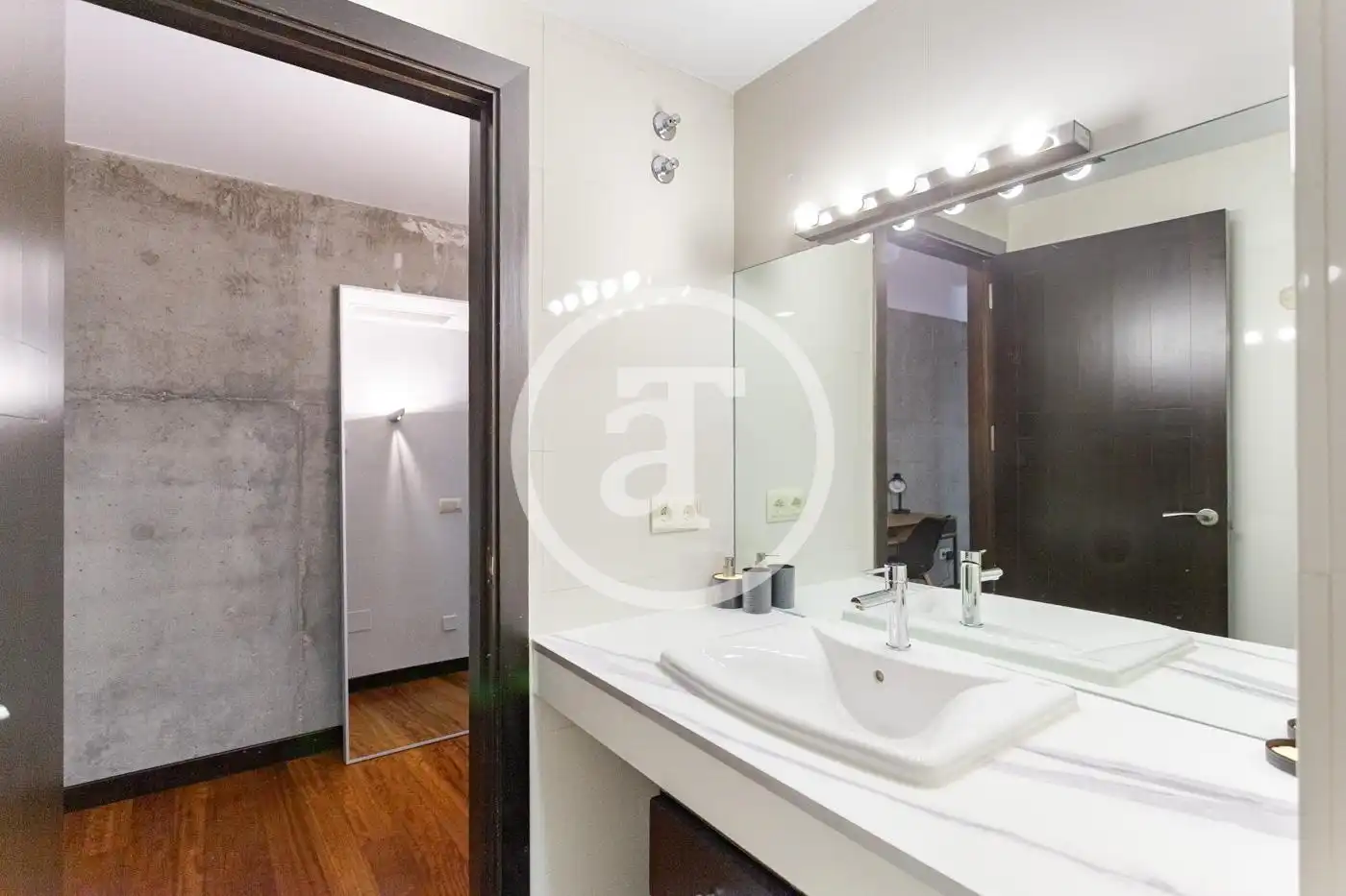 Bathroom of Duplexes for rent in Madrid  with Air Conditioner, Heating and Furnished