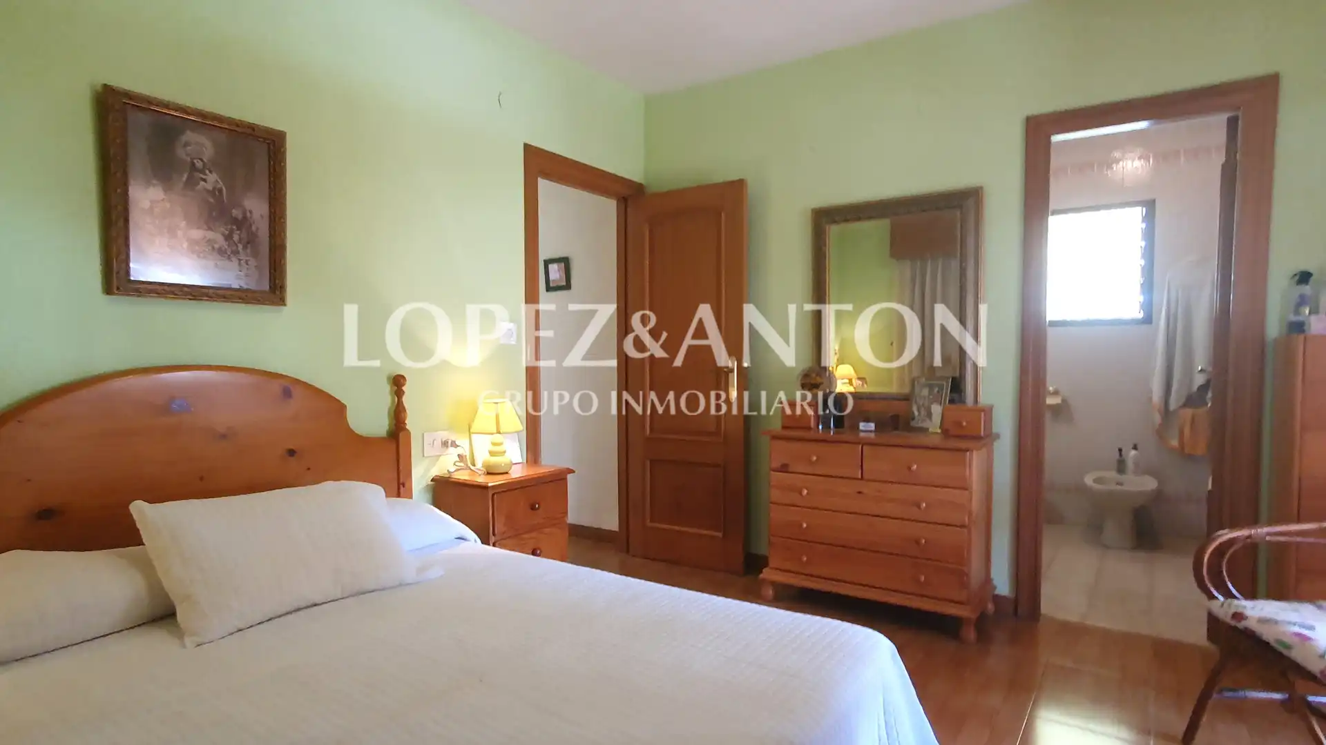 Bedroom of Houses for sale in L'Eliana  with Air Conditioner, Private garden and Terrace