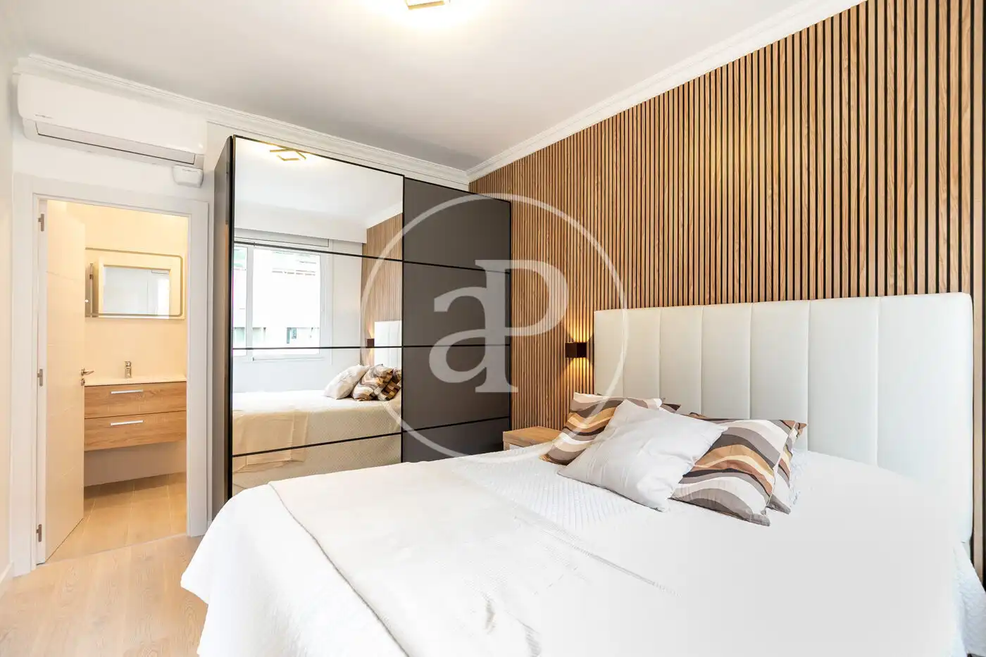 Schlafzimmer von Wohnung zum Verkauf in Barcelona mit Klimaanlage, Heizung und Möbliert