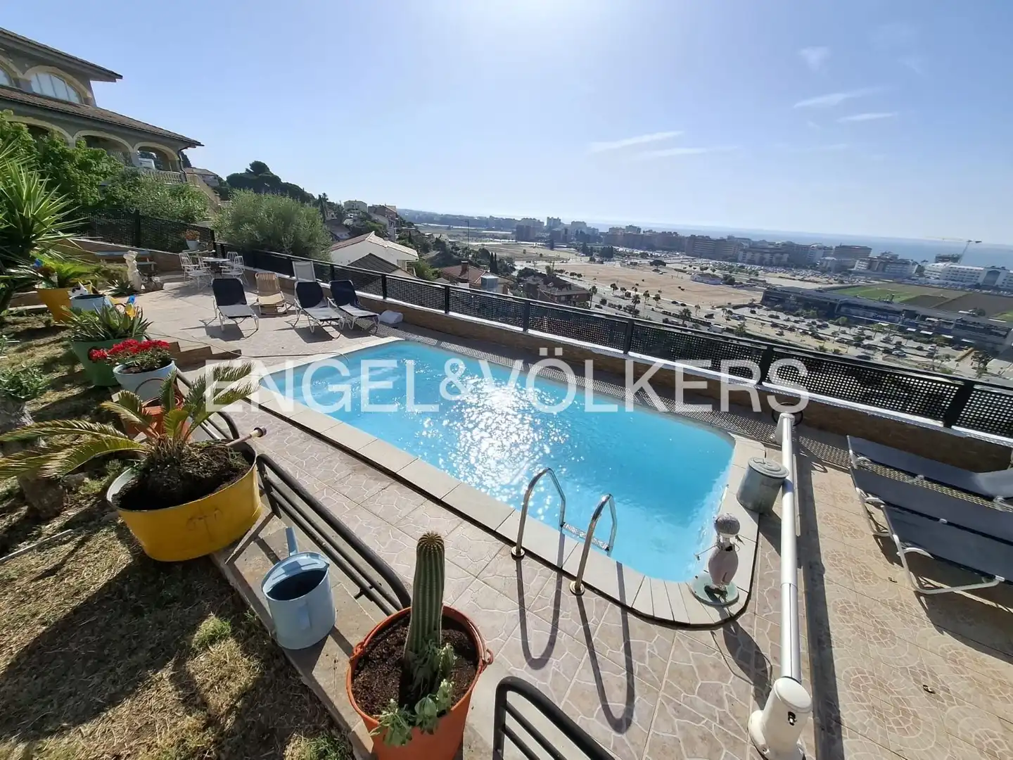 House with terrace for sale in Formentor