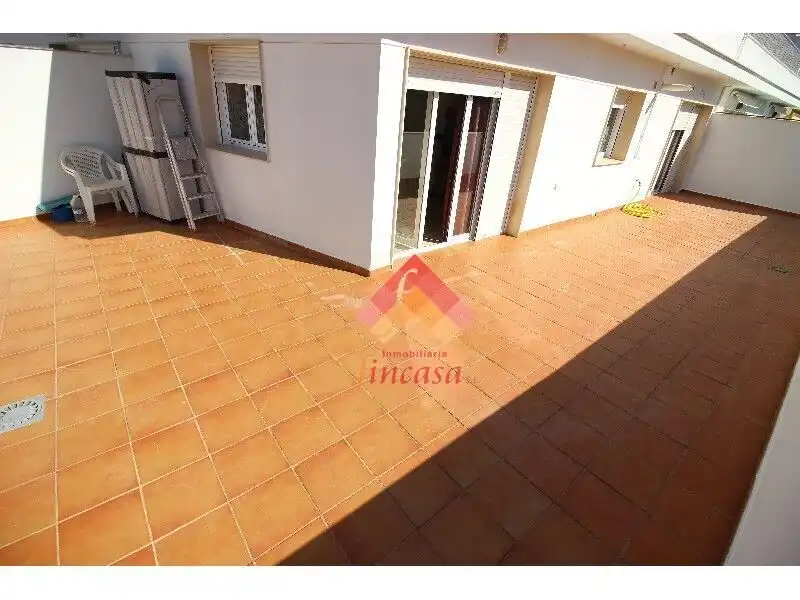Vista exterior de Àtic en venda en Ronda amb Calefacció, Terrassa i Moblat