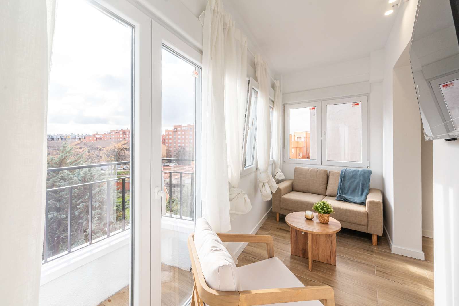 Balcony of Study for share in  Madrid Capital  with Air Conditioner, Heating and Terrace