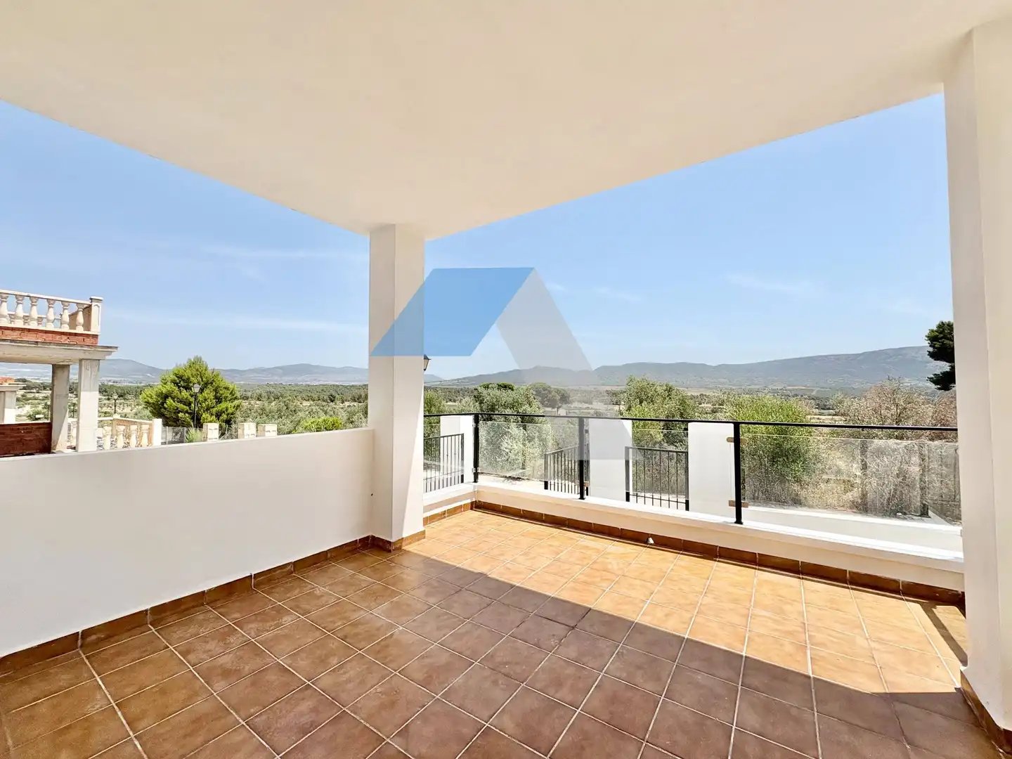 Terrassa de Casa o xalet en venda en Castalla amb Jardí privat, Terrassa i Piscina comunitària