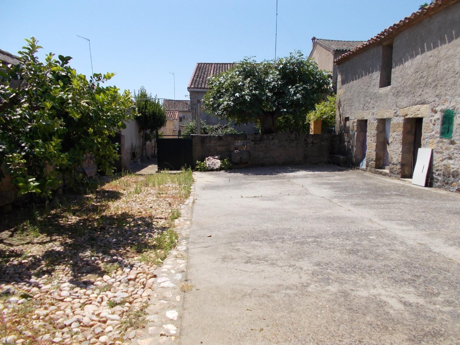 Vista exterior de Finca rústica en venda en Valdeverdeja amb Traster