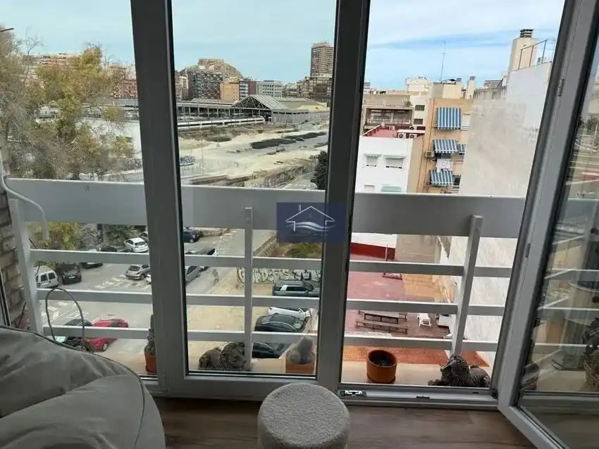 Vista exterior de Pis en venda en Alicante / Alacant amb Parquet, Forn i Rentadora