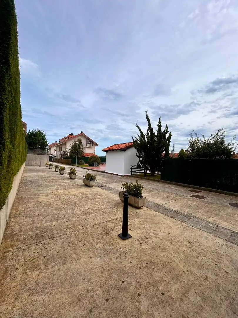 Vista exterior de Dúplex en venda en San Vicente de la Barquera, Cantabria