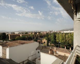 Vista exterior de Pis de lloguer en  Granada Capital amb Aire condicionat i Terrassa