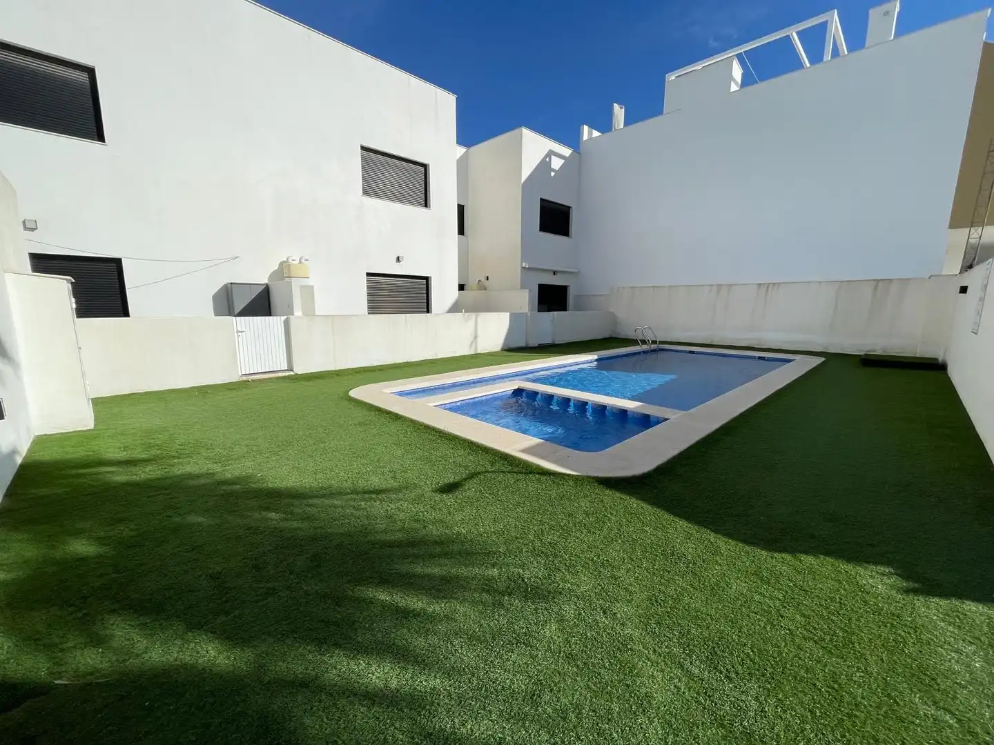 Piscina de Casa o chalet de alquiler en San Pedro del Pinatar con Aire acondicionado, Calefacción y Jardín privado