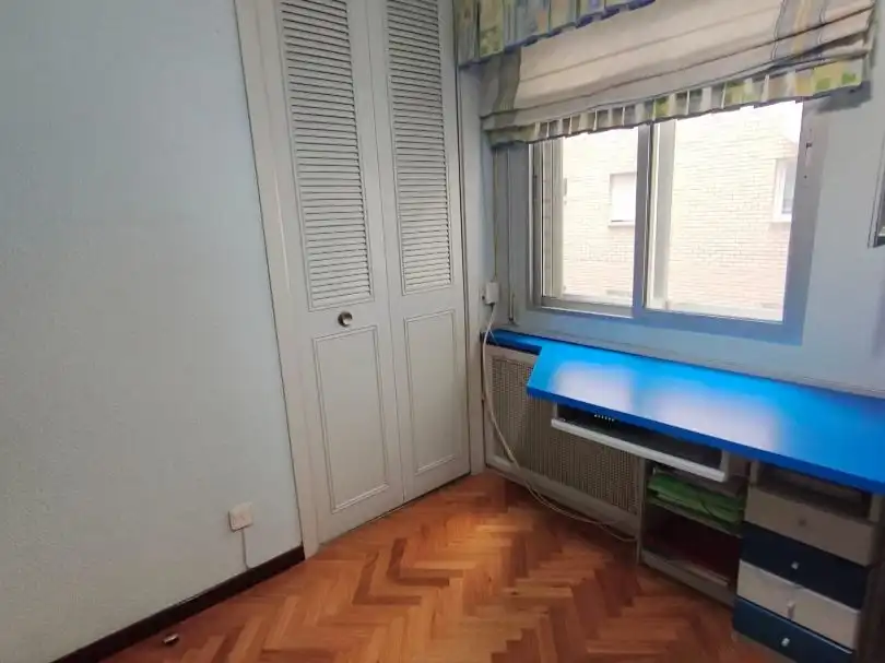 Habitación de Piso en venta en  Madrid Capital con Aire acondicionado y Balcón