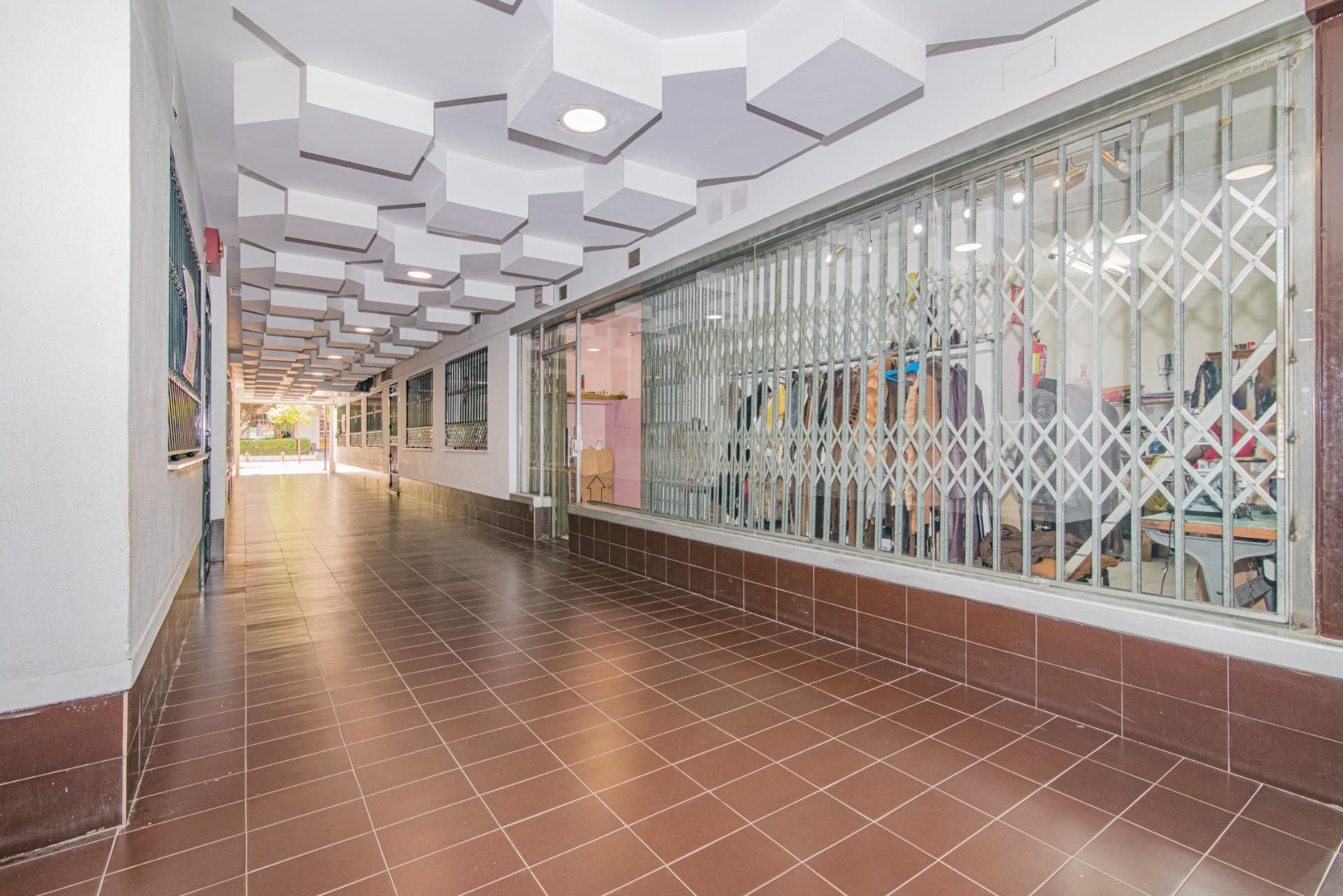 Premises for sale in  Granada Capital