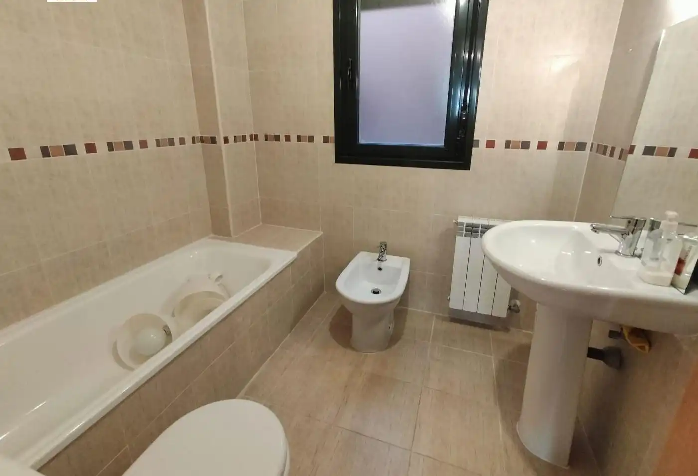 Bany de Pis en venda en Seseña amb Calefacció, Traster i Piscina comunitària