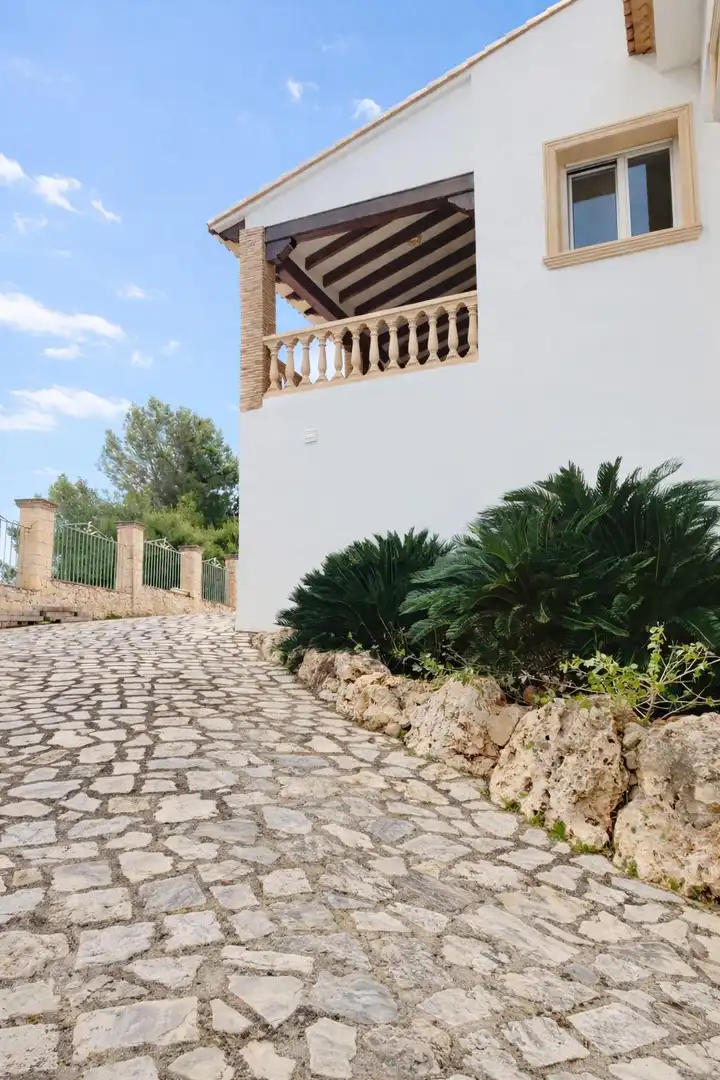 Detached house with garden for sale in Avenida L'ALCOIA DE 9