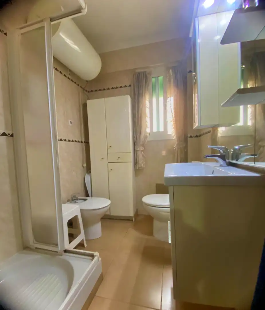 Baño de Piso en venta en Valencia con Aire acondicionado, Amueblado y Horno