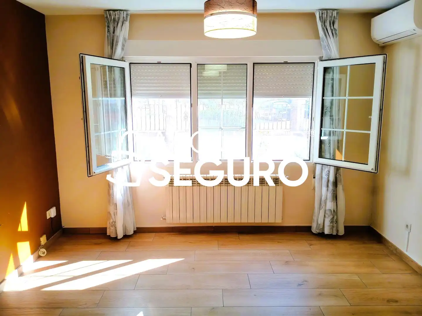 Habitación de Casa o chalet de alquiler en Aldeamayor de San Martín con Aire acondicionado, Calefacción y Terraza