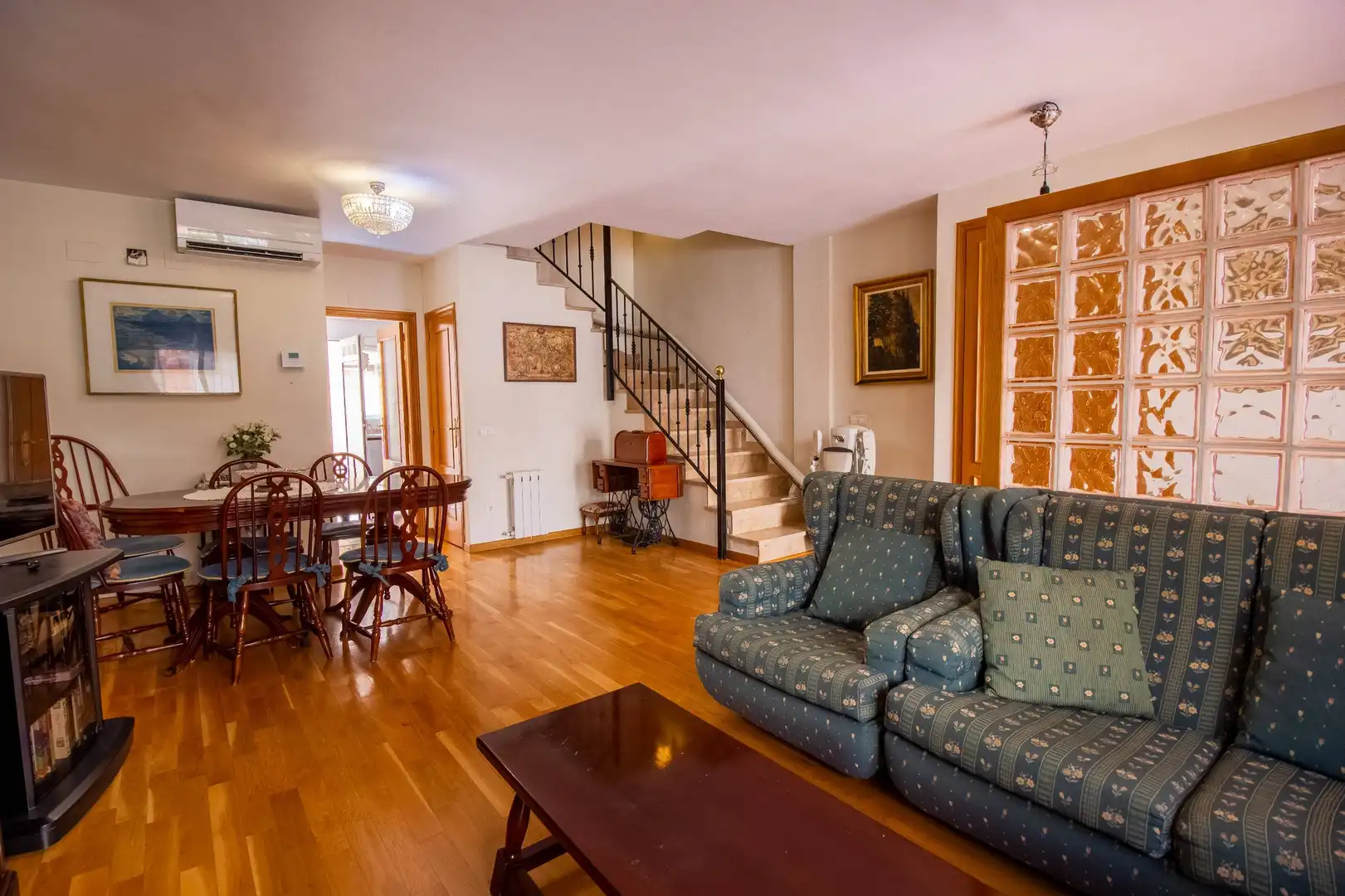 Sala d'estar de Casa adosada en venda en Sagunto / Sagunt amb Aire condicionat, Calefacció i Terrassa