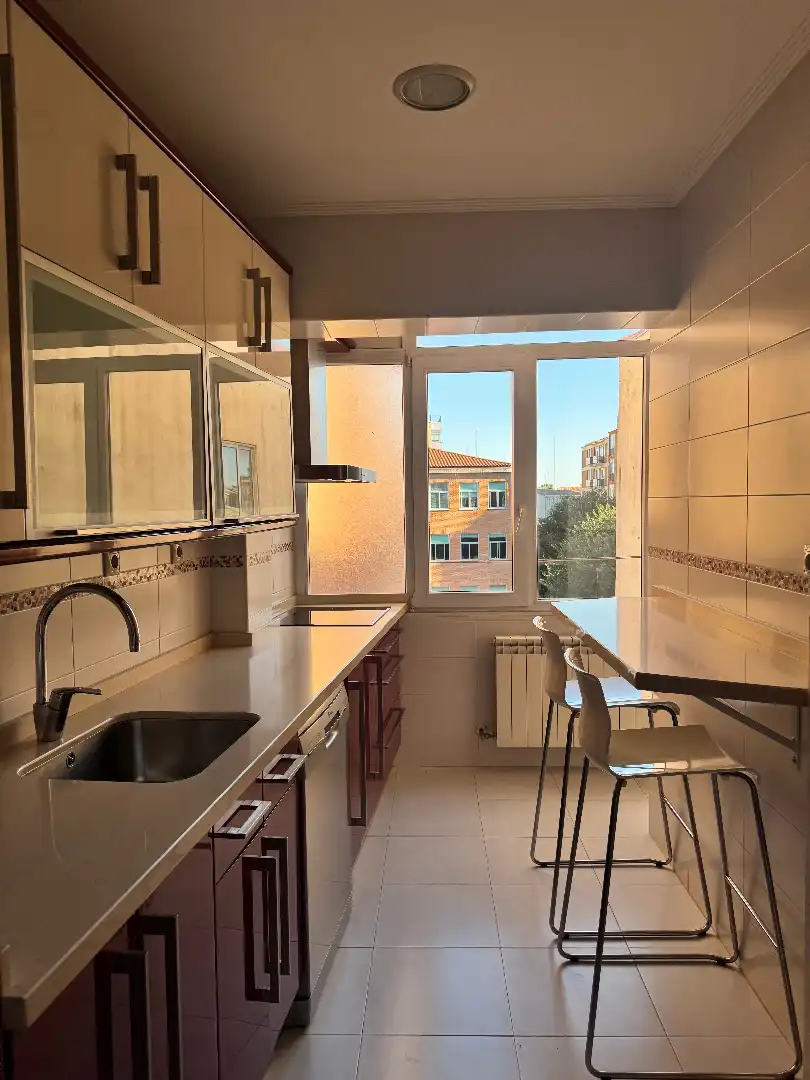 Cuina de Àtic en venda en Valladolid amb Calefacció, Parquet i Terrassa