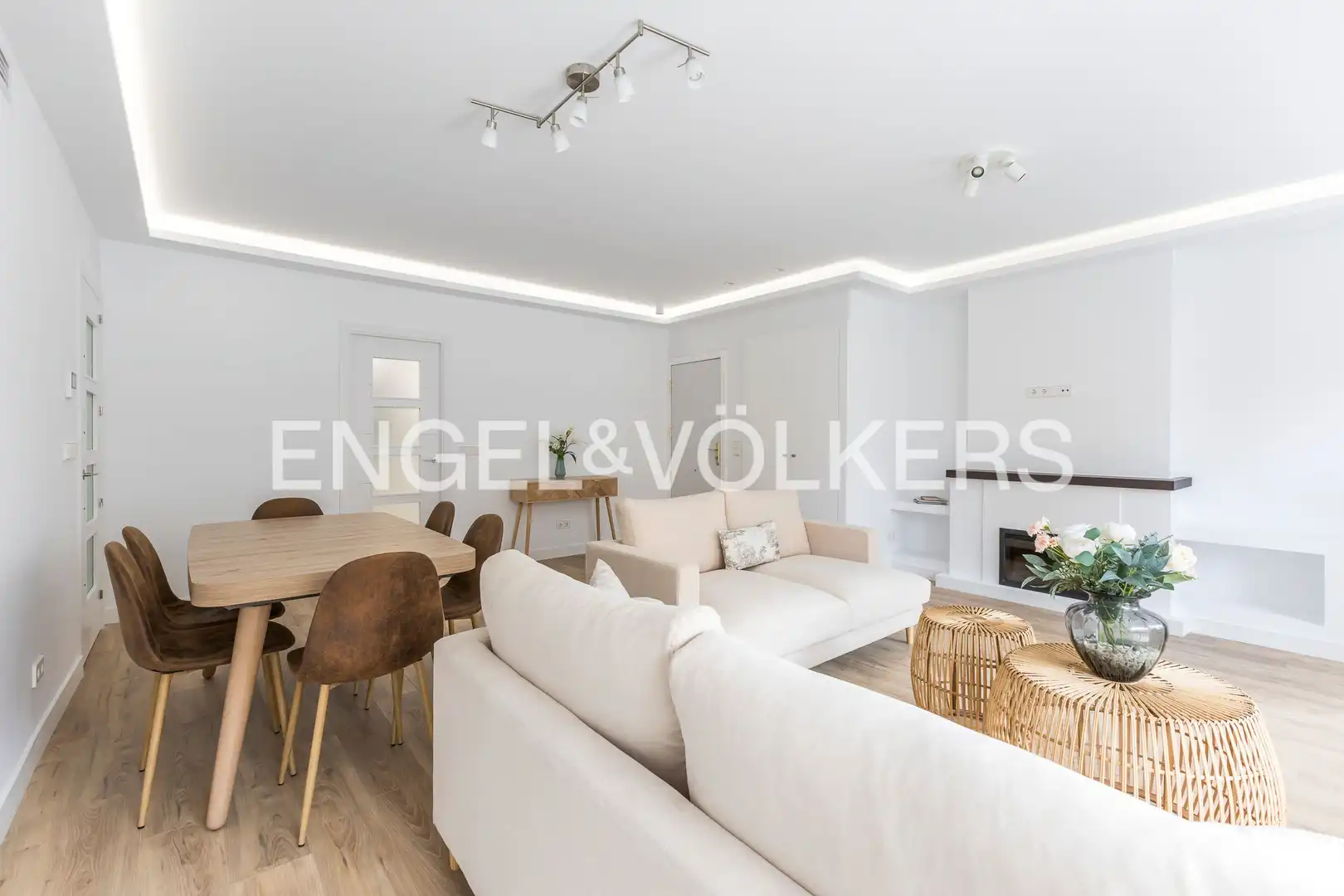 Living room of Flat for sale in Madrid  with Air Conditioner, Heating and Terrace