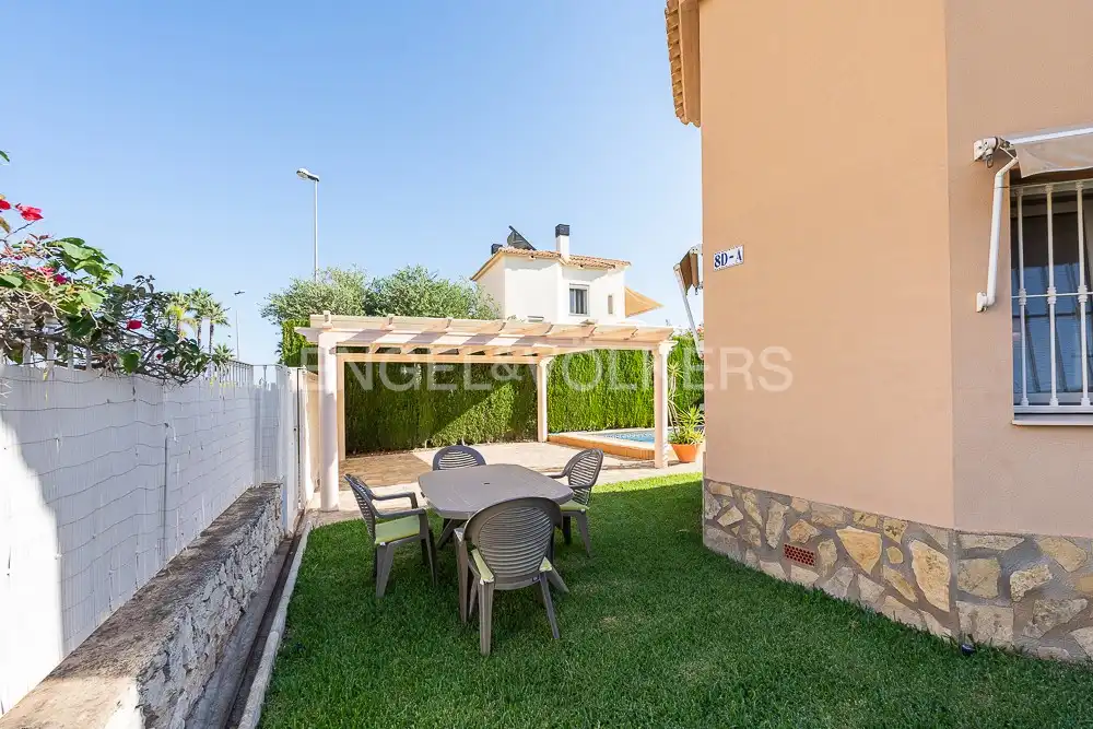 Exterior view of Houses for sale in Oliva  with Air Conditioner, Heating and Private garden