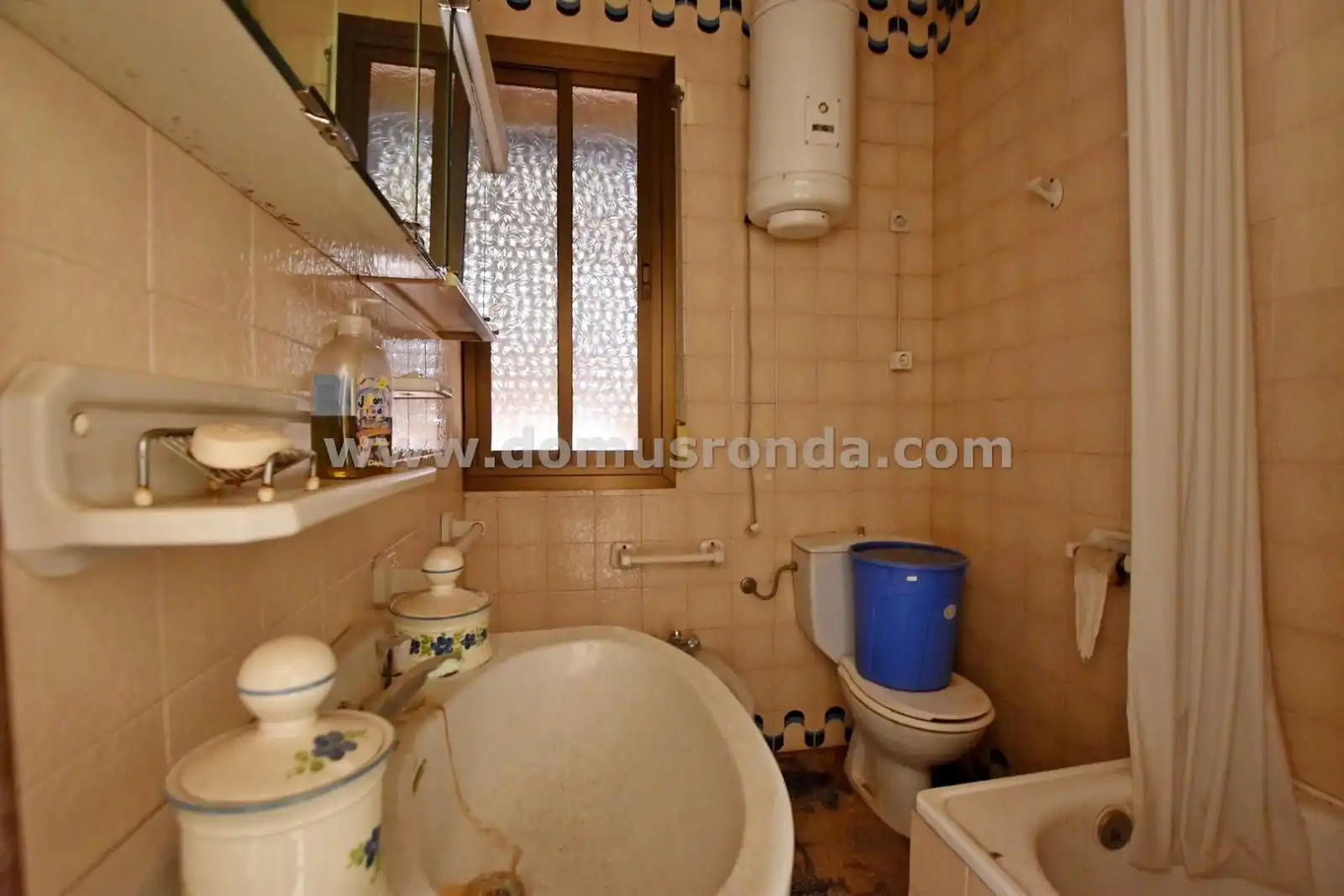 Baño de Piso en venta en Ronda con Terraza y Balcón