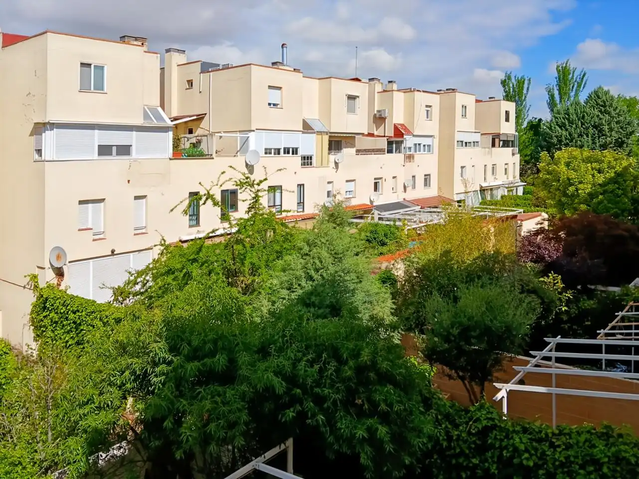 Vista exterior de Dúplex en venta en Rivas-Vaciamadrid con Aire acondicionado, Calefacción y Parquet