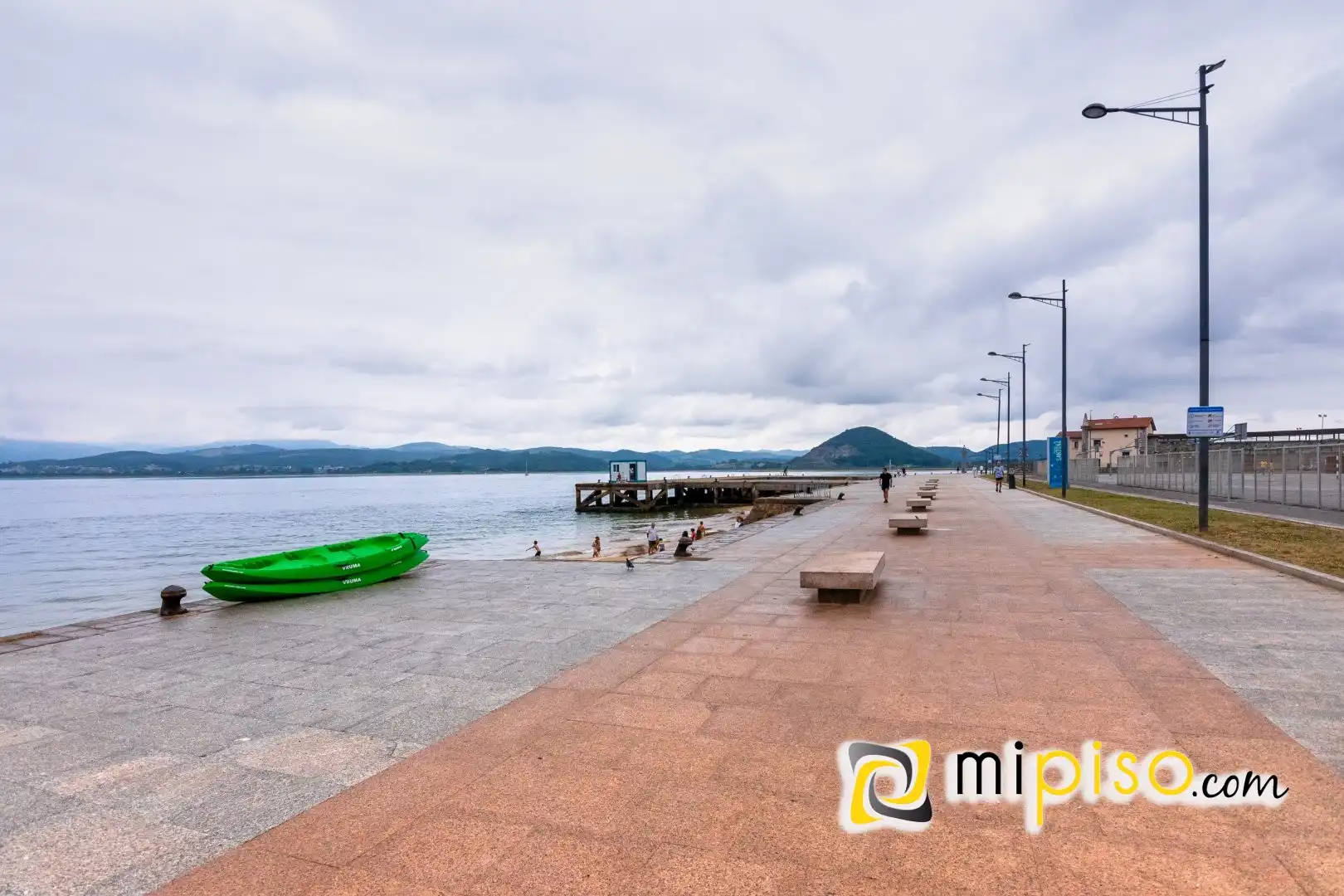 Vista exterior de Piso en venta en Santoña con Calefacción, Trastero y Amueblado