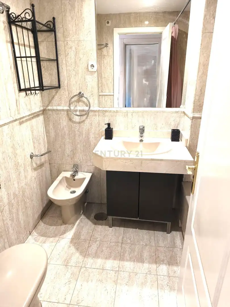 Bany de Apartament en venda en Madrid amb Balcó