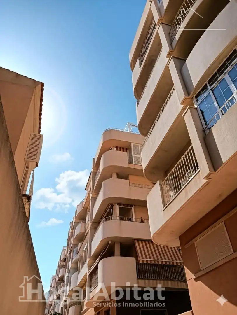 Außenansicht von Dachboden zum Verkauf in Roquetas de Mar mit Klimaanlage, Privatgarten und Terrasse