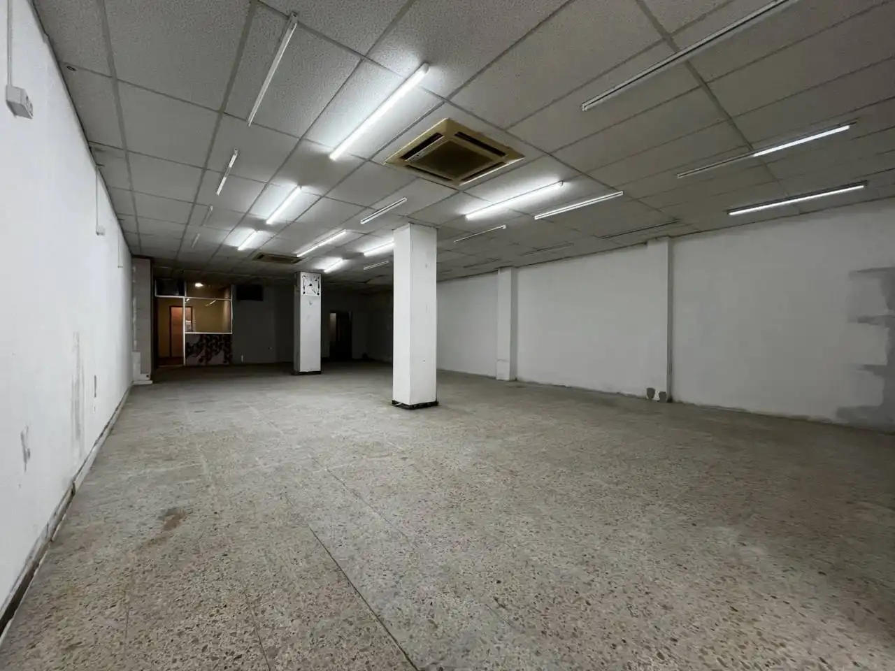Local de lloguer a Calle Coronel Sanfeliu, 54, Estruch - Eixample