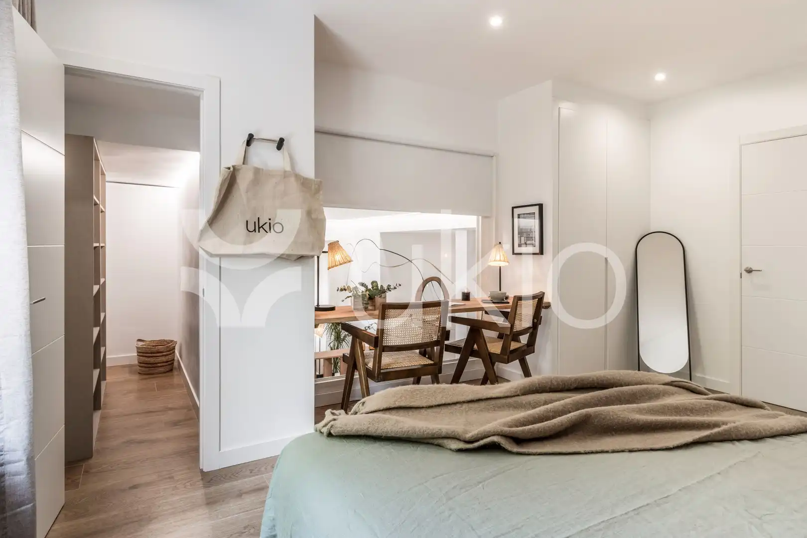 Dormitori de Apartament de lloguer en Madrid amb Aire condicionat, Moblat i Forn