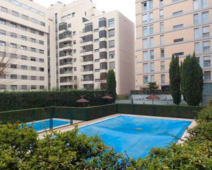 Swimming pool of Flat to rent in  Madrid Capital  with Air Conditioner, Furnished and Oven