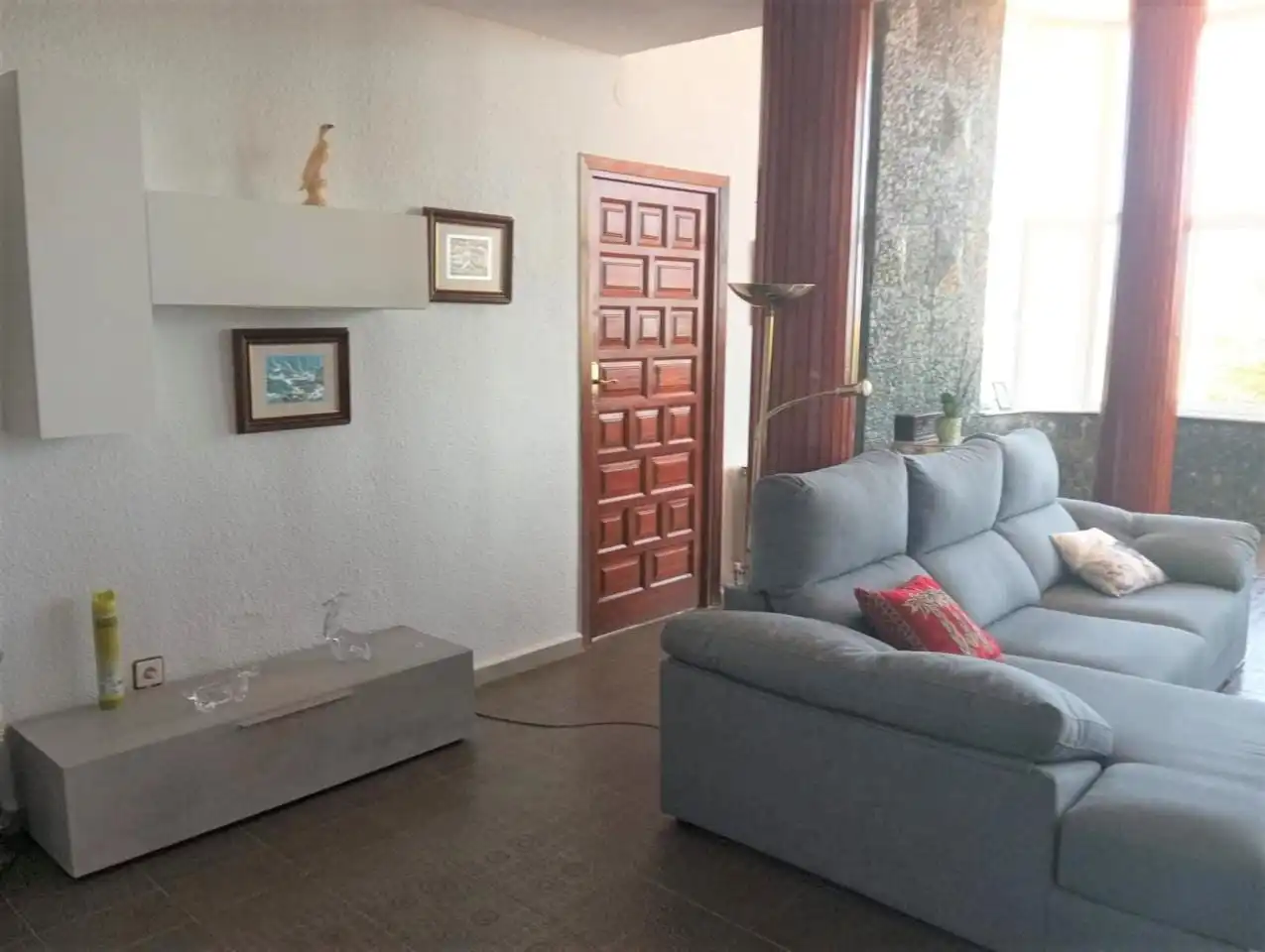 Sala d'estar de Local en venda en Garrafe de Torío amb Terrassa