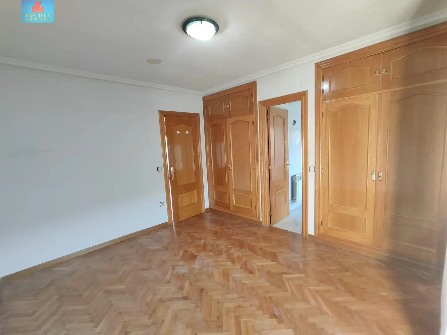 Habitación de Casa adosada en venta en Ávila con Calefacción, Jardín privado y Trastero