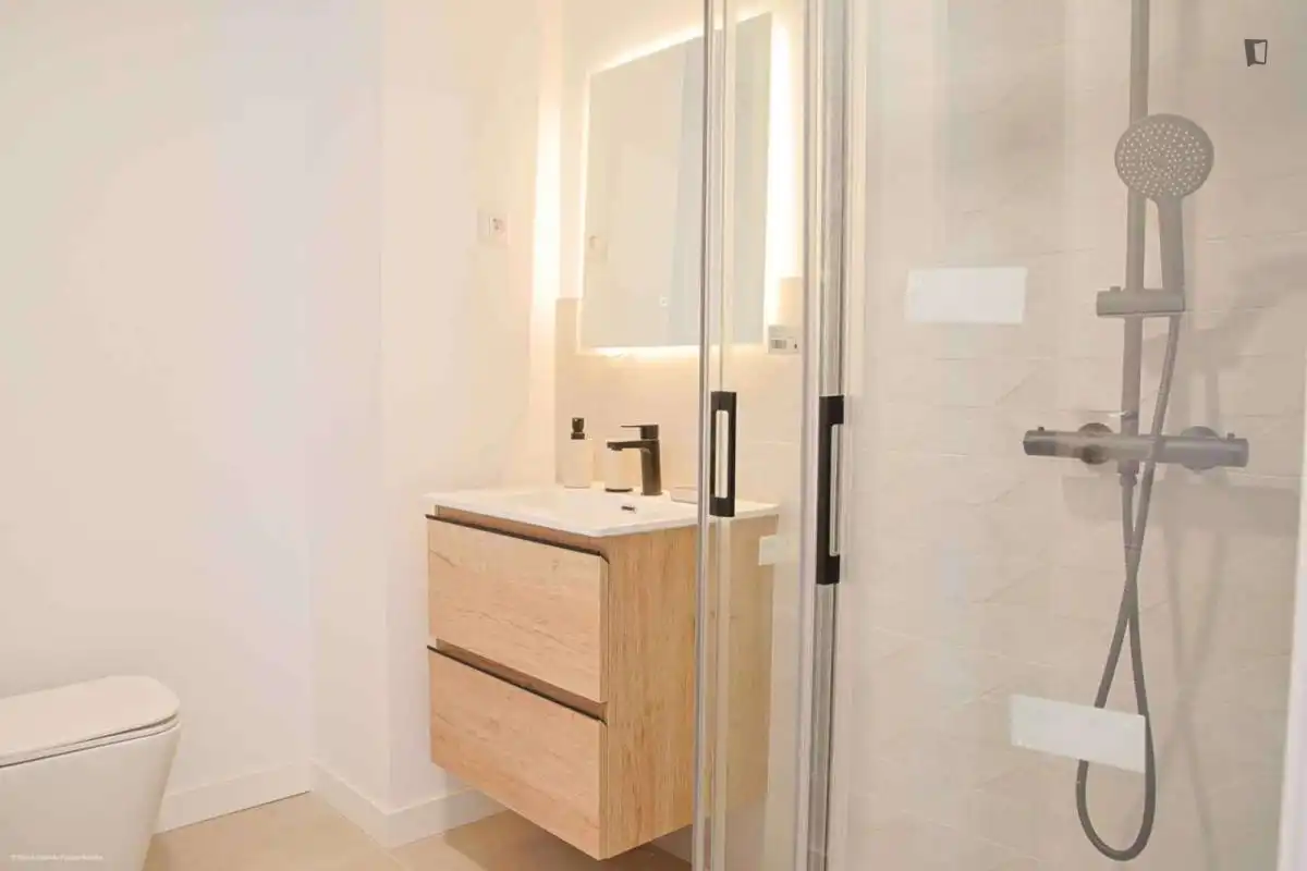 Baño de Estudio de alquiler en Madrid con Aire acondicionado, Calefacción y Amueblado