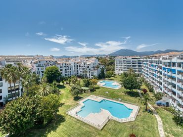 Piso con piscina en venta en Nueva Andalucía