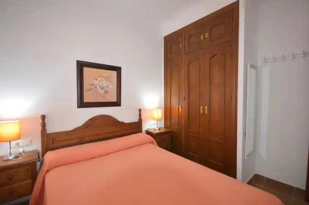 Habitación de Casa adosada de alquiler en Conil de la Frontera con Aire acondicionado, Jardín privado y Terraza