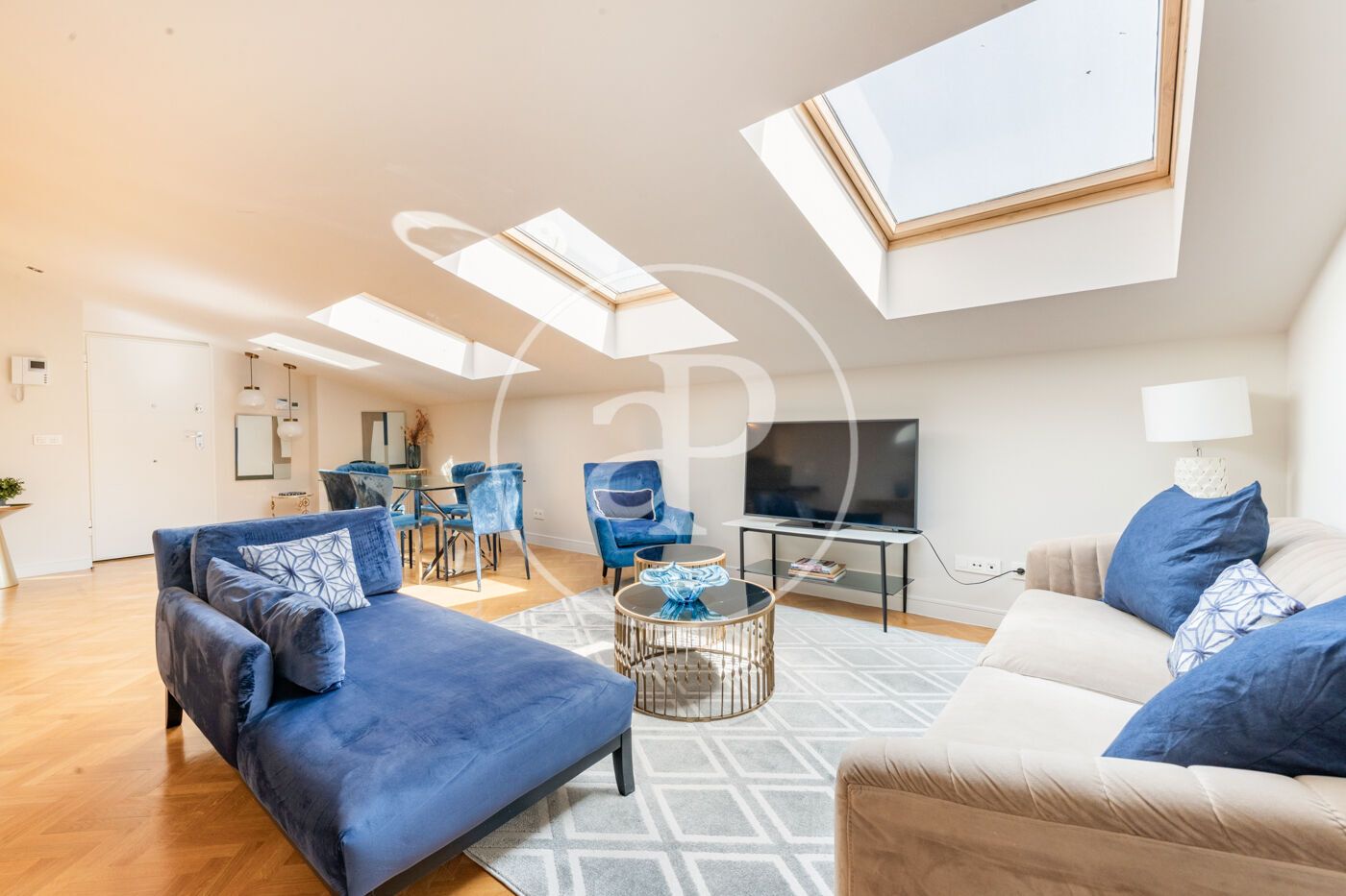 Sala d'estar de Àtic en venda en  Madrid Capital amb Aire condicionat, Calefacció i Jardí privat