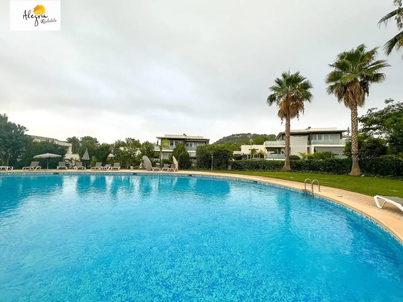 Piscina de Casa o chalet en venta en Chiva con Aire acondicionado, Calefacción y Jardín privado
