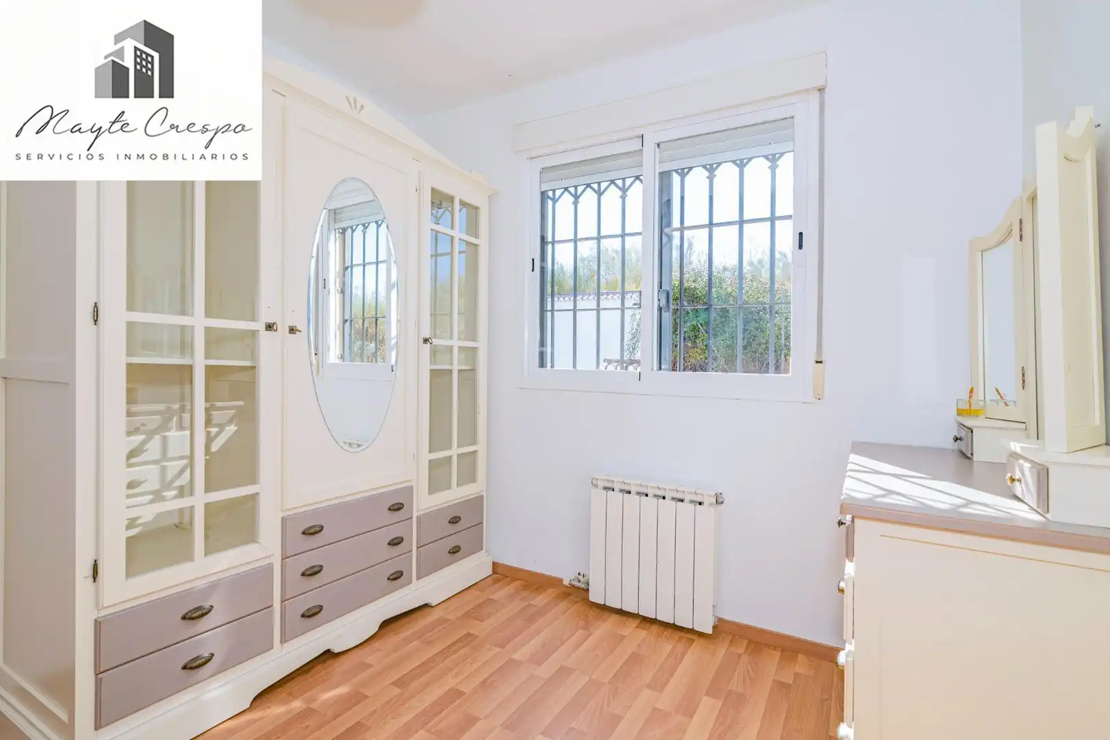 Casa aparellada amb terrassa en venda a Jun, imagen 22