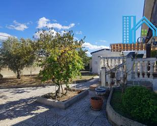 Vista exterior de Casa o xalet en venda en Aldea del Fresno amb Jardí privat, Terrassa i Traster